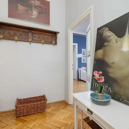 Uroczy Przestronny W Krakowie By Renters *