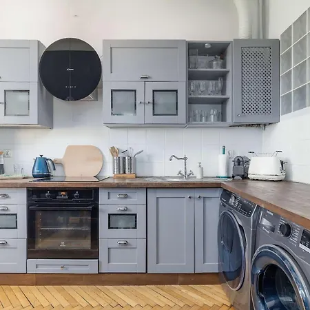 Uroczy Przestronny W Krakowie By Renters Апартаменты *