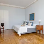 Uroczy Przestronny W Krakowie By Renters Apartmán